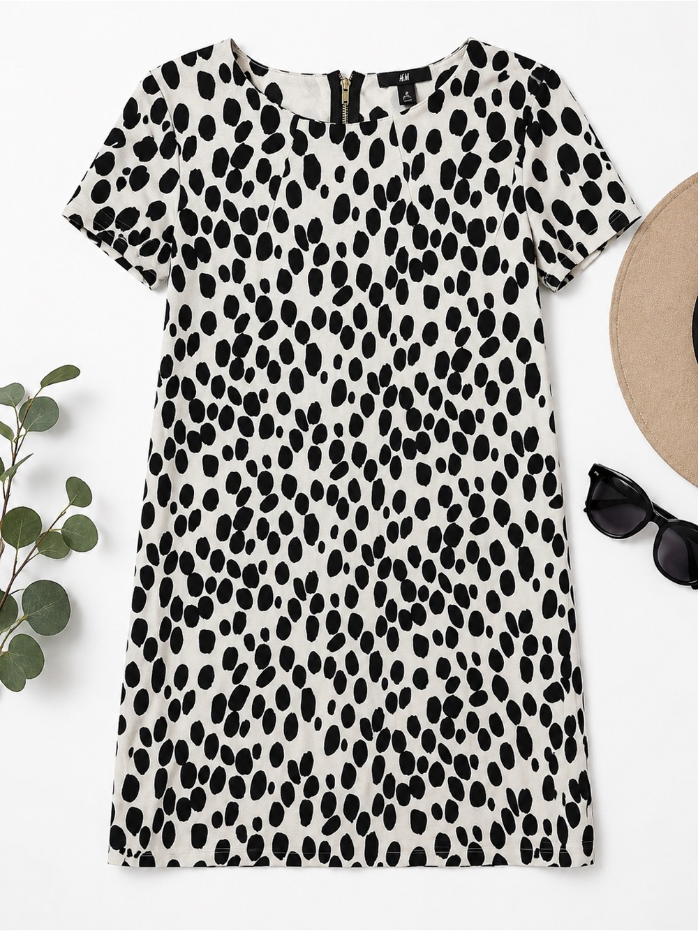 H&M Black White Abstract Animal Print Shift Dress Size Small Short Sleeve Zip Ba